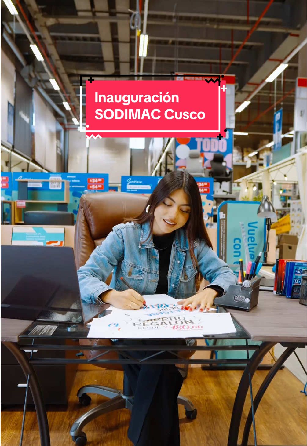 A post by @calligraphilic on TikTok caption: Fui a @Sodimac Perú por un nuevo escritorio para mi estudio y terminé ayudando con un pequeño ‘detalle’… ✍️😅🛠️🎨 ¡NO TE PIERDAS LA GRAN INAUGURACIÓN EN SODIMAC CUSCO! 🎉🏡 📅 Este 22 de marzo. ¡Te esperan muchos premios! 😉✨ Si eres el comentario más “likeado” haré tu nombre en este estilo de letras en mi próximo video! 😉😉 #lettering #signpainting #signpaint #calligraphy #cusco #cuscoperu 