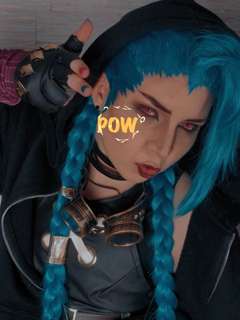 A post by @aki.kyuu on TikTok caption: Pow! #jinx #jinxcosplay #arcane #arcanecosplay 