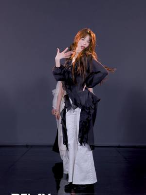 A post by @m2mpd on TikTok caption: 현대인에게 필요한 세 가지: EASY, CRAZY, HOT 그 마지막🔥 #릴레이댄스 #RelayDance #M2 #LE_SSERAFIM #르세라핌 #HOT #LE_SSERAFIM_HOT @le_sserafim