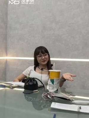 A post by @7yaya_bullking on TikTok caption: 現在學生還流行早戀啊 #欸劉靖雅你在幹嘛 #泳欣高中 #學校生活