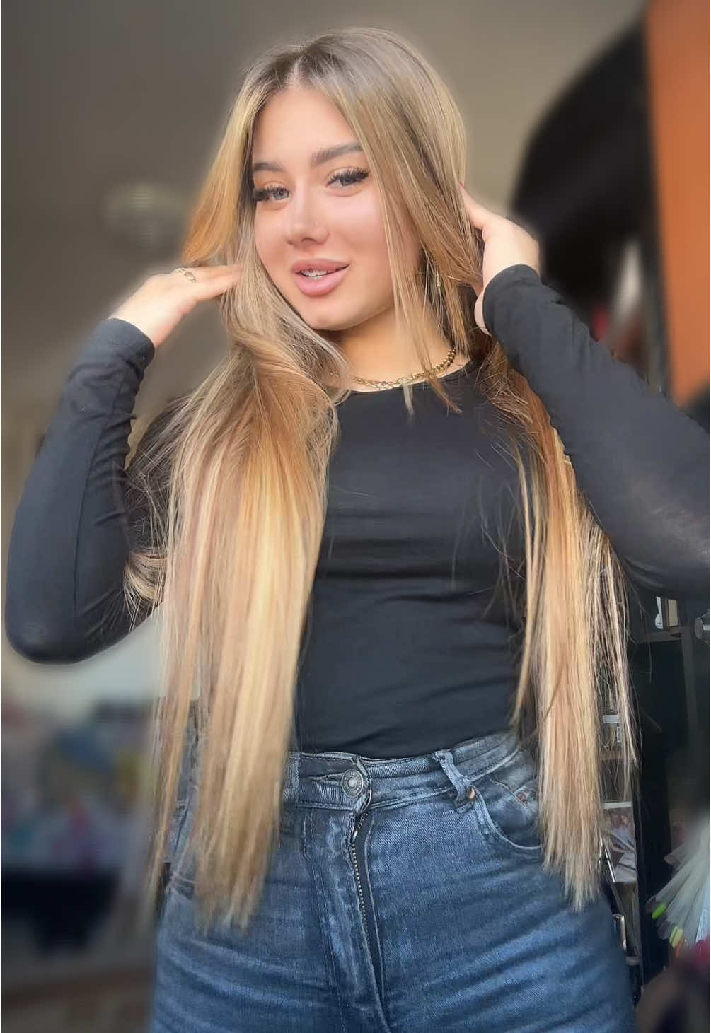A post by @denissa2805 on TikTok caption: Ig: asined_aleahim 👑 #misiuneatiktok #fyp #5pasidebine #fy #tiktok #romania #headshot #biju 