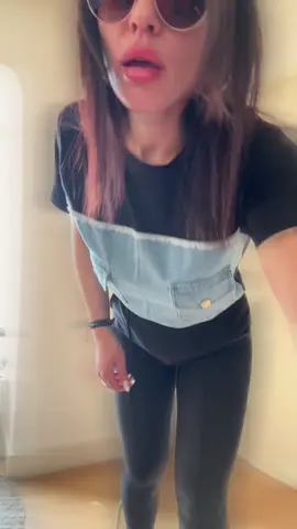 A post by @madyy_95 on TikTok caption: #foryoupage❤️❤️❤️foryou💞💞💜 #Biscoitocut #5pasiunidebine👑💙🔝 #feedback #stiu_ca_nu_o_sa__ajunga_pe_foryou #Stitch #fypage #foryou 