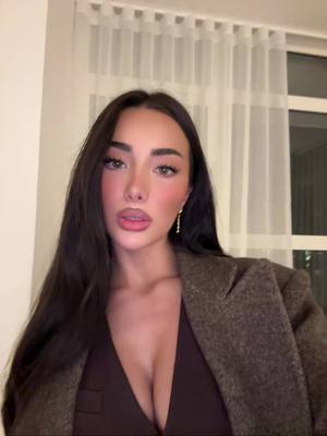 A post by @albavukaj on TikTok caption: #fypシ゚ #viral #albavukaj #shqip 