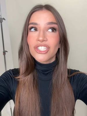 A post by @leleburnier on TikTok caption: Eles tavam querendo MUITO fazer essa trend kkkkkkkkk 