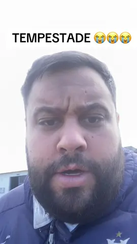 A post by @ on TikTok caption: TELHADO PARTIDO😭😭#vaiprofycaramba #ciganos #comedia #portugal🇵🇹 #portugaltiktok 