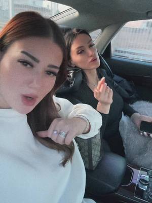 A post by @sirjaatelhajj_ on TikTok caption: Auguro a tutte un amicizia così! Senza invidia ma solo amore e sincerità verso l’altra🥹💖 @Matilda Mehmetaj 