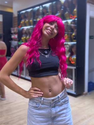 A post by @duddinhamaryah on TikTok caption: Iai vey? Qual vcs acham q ficou melhor em mim e qual vcs acham q eu escolhi? 😌 POPSTAR 28/03