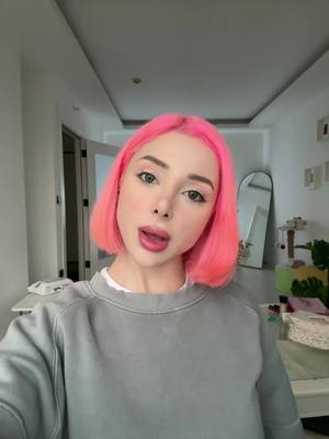 A post by @sera on TikTok caption: askımın sweatleri iyi ki var 