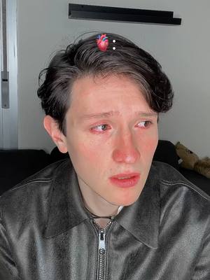 A post by @fabrublacutt_ on TikTok caption: ¿Quién Es Tu Lugar Seguro? 👀