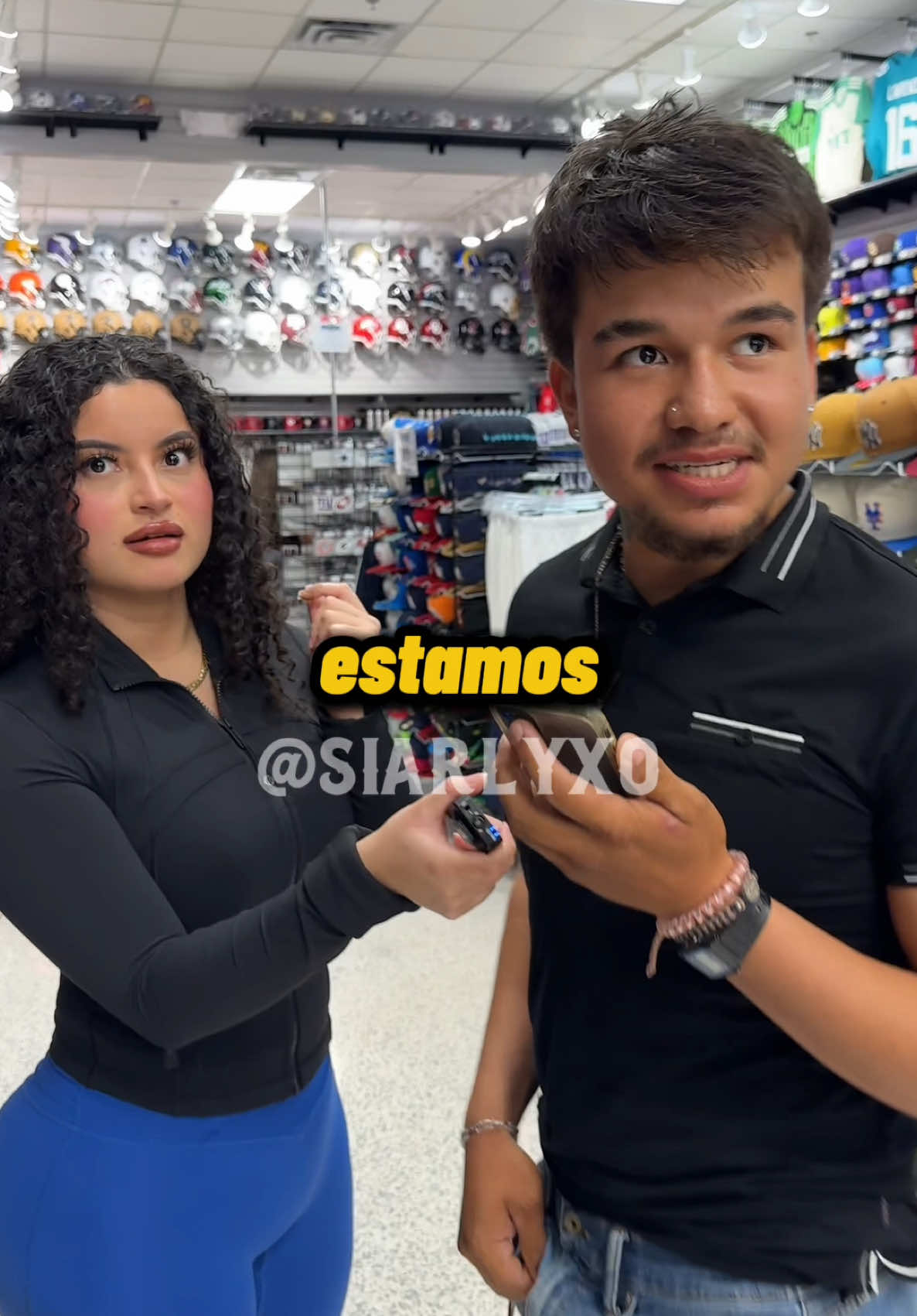 A post by @siarlyortiz on TikTok caption: No quiso que lo encontrara la tóxica 😅