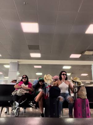 A post by @melanypaez1 on TikTok caption: Bueno ✈️✌🏻@Marizel Covarrubias @Jennifer Razo  #paratiiiiiiiiiiiiiiiiiiiiiiiiiiiiiii #viaje #amigas 