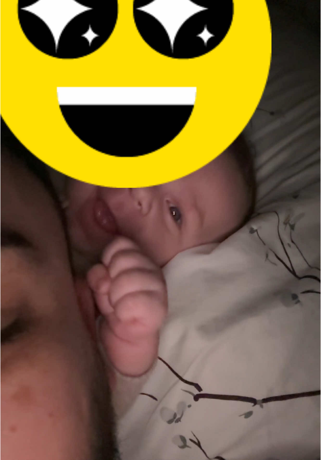 A post by @franco_italiano on TikTok caption: CUM MA TREZESC EU DIMINEATA BUCURIA MEA 🙏🏻❤️ #fyp #dadysboy #romania #pentrutine 