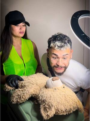 A post by @lucasvarelaaaa on TikTok caption: ¿Como serias vos?😂 #comedia #parati #humor #alertaaeropuerto @Marcos Mendoza956 @Marlene Sander 💜 