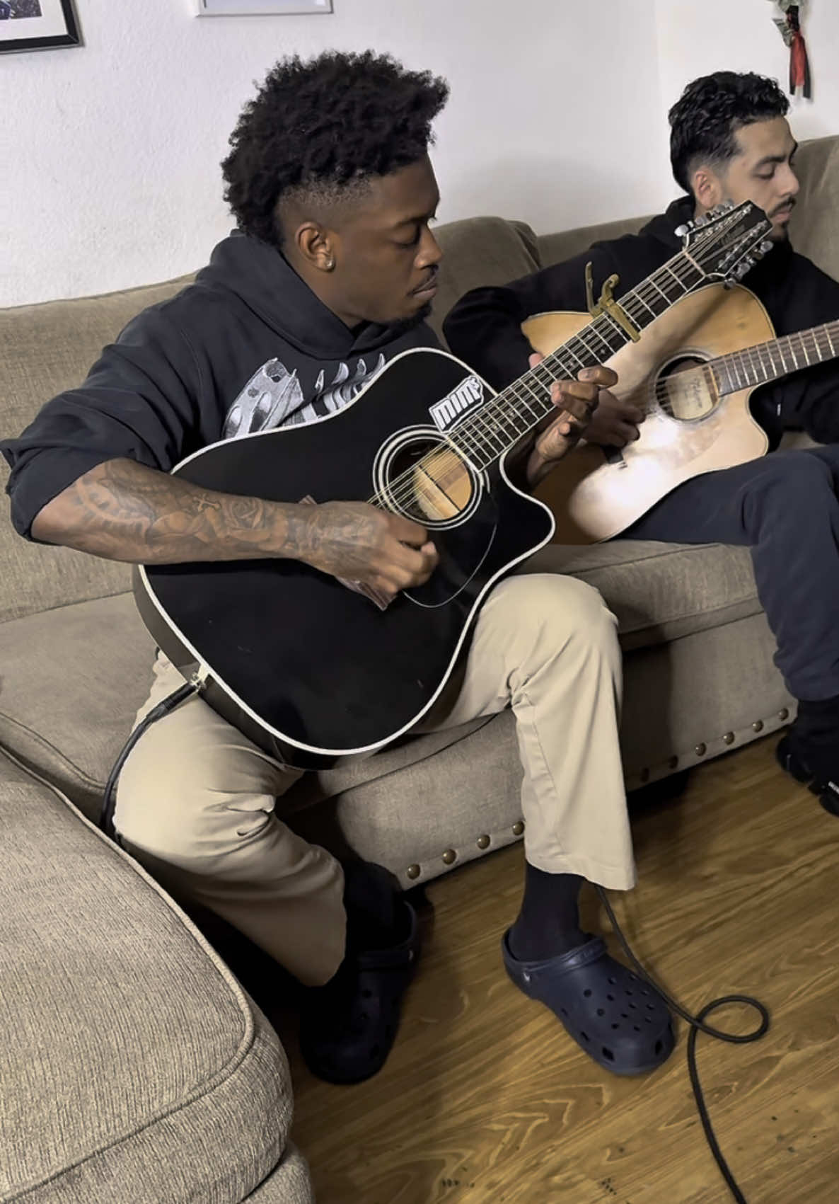 A post by @hbkjemmiel on TikTok caption: Prenda Del Alma • Chalino Sanchez @Vision Distinta 🌀 #fyp #parati #visiondistinta #hbkjemmiel #requinto #corridos #requintoschingones #tololoche #prendadelalma #chalinosanchez 