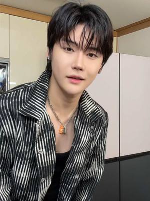 A post by @yun_tuyo on TikTok caption: me gusta latina🫶🏻  #yun #parati 