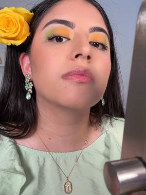 A post by @soylaurakool on TikTok caption: Search Springtok for surprises ☀️🍀 #Springtok #makeup #tiktokpartner #makeuplooks 