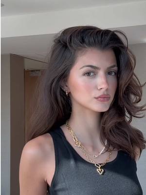 A post by @kikacgomes on TikTok caption: PUB confidence in every detail 🤍 BE LOVE is wearing what makes me feel me every single day @Pandora #belove #shotforpandora 