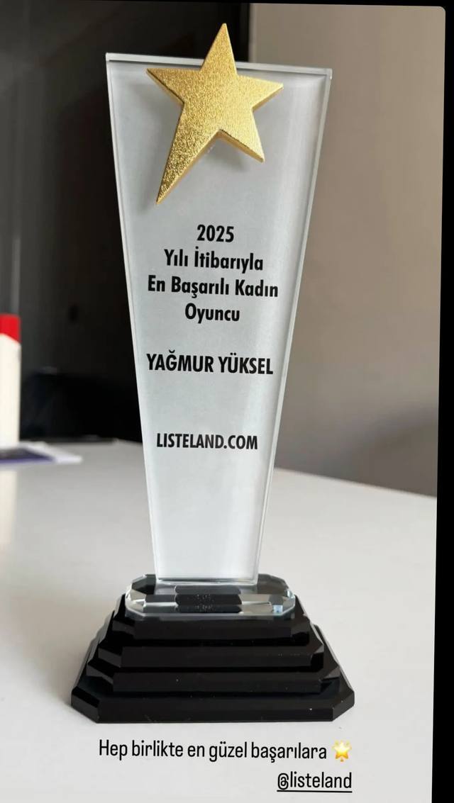 A post by @pllanore on TikTok caption: #yağmuryüksell✨🌹🥰🌼👑 🤩🤩🤩