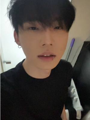 A post by @c23249369c on TikTok caption: 春风若有怜花意可否许我再少年 #大哥回歸 #反差 