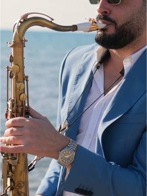 A post by @enzobuonauriosax on TikTok caption: APT. (Rosé & Bruno Mars) 🩷🎷 #apt #rosé #brunomars #sax #saxophone #saxcover #music #talent #trends #newtrend 