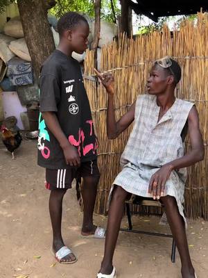 A post by @modou_comedien on TikTok caption: Kéneu douma sonal 🥺🥺😂 #modoucomedien #ousseynoucomedie #sènègalaistiktok🇸🇳 #pourtoi 