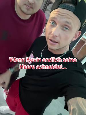 A post by @reneschmock on TikTok caption: (SchautInMeineProfilbeschreibung) #göttingen @LaufstegderFrisoerclub 