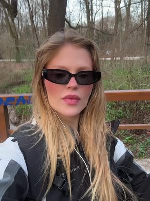 A post by @luisasonza on TikTok caption: Apenas uma garota sabewn 