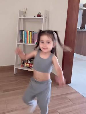 A post by @sebasgal11 on TikTok caption: CAMBIO de CUERPOS 😱😭