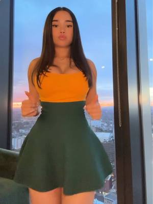 A post by @lelasohna on TikTok caption: matching the sunset