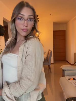 A post by @leticiamirandaac on TikTok caption: O IPad veio aí hahahahah 