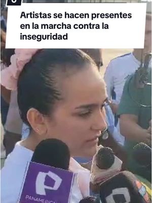 A post by @larepublica.pe on TikTok caption: Daniela Darcourt, Hermanos Yaipén, Jean Paul Strauss y otros se vienen haciendo presentes en la marcha contra la inseguridad. Créditos: Grecia Infante / URPI-LR || #Marcha #MarchaPeru #MarchaNacional #Peru #Lima #LimaPeru #DanielaDarcourt #Armonia10 #HermanosYaipen #Peru #Noticias #LaRepublica #ComfortSegredos 