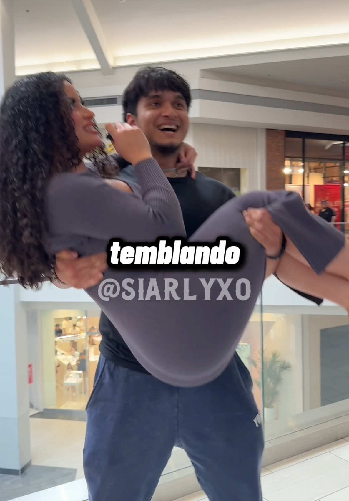 A post by @siarlyortiz on TikTok caption: El amigo que va al gym todos los dias 😂