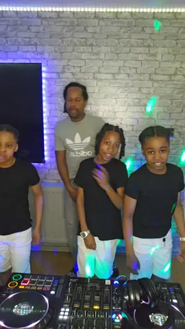 A post by @wheelyhyp on TikTok caption: #LIVEhighlights #TikTokLIVE #LIVE f