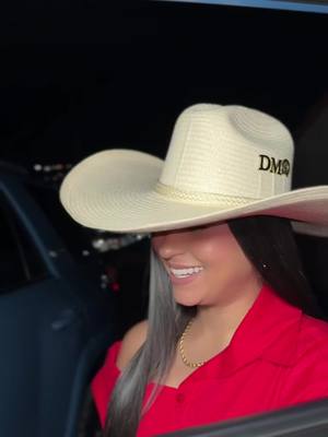 A post by @danielamonsalve082 on TikTok caption: No me gusta presumir (NO ME HACE FALTA ESO) 🤠🔥 @Joaquín Guiller  #fyp #foryo #viral_video #paraty #danielamonsalve #elagropecuario #colombia #venezuela #musicapopular #musicaagropecuaria #humildad 