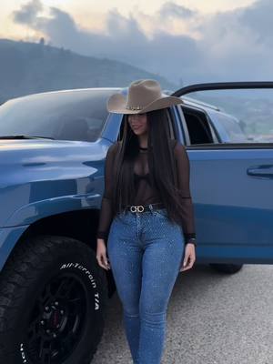 A post by @danielamonsalve082 on TikTok caption: No me sé rajar 🤠🇲🇽 #fyp #foryo #viralvideos #paraty #danielamonsalve #colombia #venezuela #mexico #VicenteFernandez #vivamexico #nomeserajar #estados 