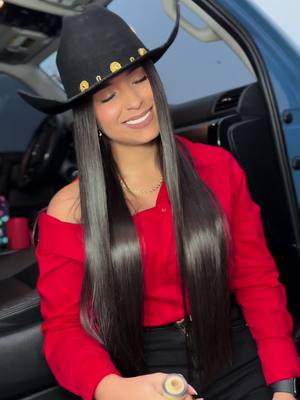 A post by @danielamonsalve082 on TikTok caption: Cuando estés durmiendo con él, tú vas a extrañarme🤫😌 @pipebueno @Grupo Firme  #fyp #foryo #viral_video #paraty #danielamonsalve #colombia #venezuela #musicapopular #pipebueno #grupofirme #mexico #vivamexico 