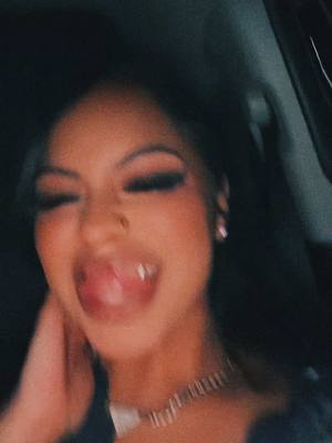 A post by @itscarmeeenn on TikTok caption: i see u looking 👀 