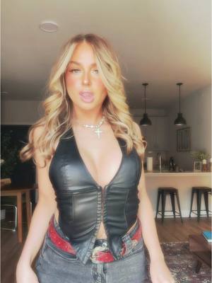 A post by @kendallnicolexoxo on TikTok caption: coyote beautiful 