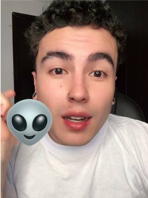 A post by @jorgesalazaryt on TikTok caption: Entra al live!! Cuál otro nombre me pongo ? ✍️👚