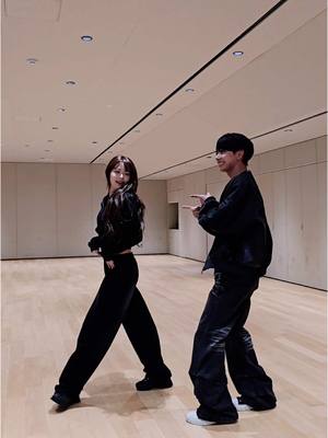 A post by @le_sserafim on TikTok caption: #JAEHYUN is burning 𝓗𝓞𝓣🕺🐺 #LE_SSERAFIM #르세라핌 #HONGEUNCHAE #홍은채 #LE_SSERAFIM_HOT ❤️‍🔥 #BOYNEXTDOOR #보이넥스트도어 #명재현 @BOYNEXTDOOR  #NewMusic 
