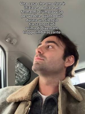 A post by @mattovarini on TikTok caption: Sarei potuto andare avanti ancora qualche secondo ma mi ha fermato lui giustamente #filmmentali #taxi #disagio #imbarazzo #silenzio #sconosciuti #davedere #dietrolequinte #mattovarini #perte 