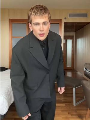 A post by @vyperr on TikTok caption: quien es???
