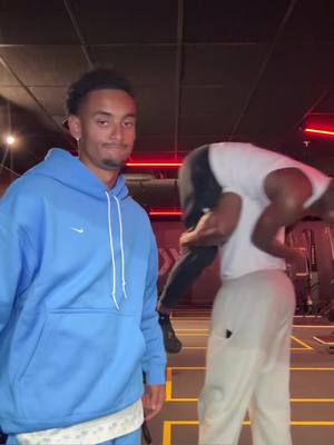 A post by @deveen_off on TikTok caption: J’ai le pire coach du monde .. 🥲 @YANNISYOU 
