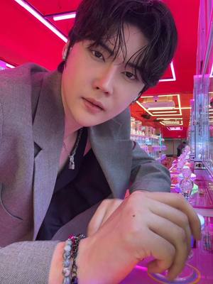 A post by @yun_tuyo on TikTok caption: me tienes en la nube 😮‍💨  #yun #parati 