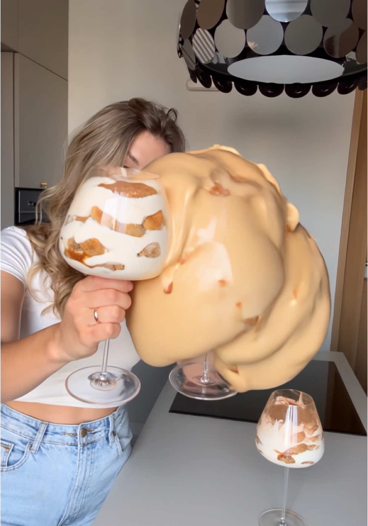A post by @mashanapp on TikTok caption: Белковый тирамису. Поменяла только крем: 250гр греческого йогурта 170гр мягкого творога 1,5 чл арахисовой Мёд/сироп топинамбура/эритрит
