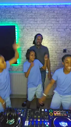 A post by @wheelyhyp on TikTok caption: #LIVEhighlights #TikTokLIVE #LIVE last night bare energy up#