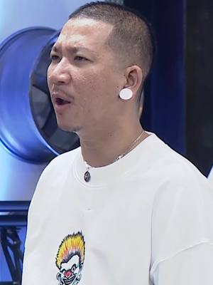 A post by @jokerfamilyofficial on TikTok caption: แจ๊สทนไม่ไหว ถ้าตั๊กจะให้ปิดบังพ่อไปตลอด #ก็มาดิคร้าบ #โจ๊กเกอร์แฟมิลี่ #บอลเชิญยิ้ม #ตั๊กบริบูรณ์ #นุ้ยเชิญยิ้ม #แจ๊สชวนชื่น #หลุยส์ชวนชื่น #workpoint23
