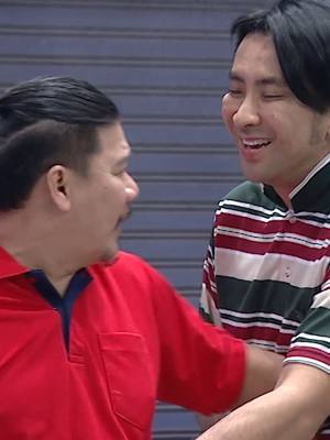 A post by @jokerfamilyofficial on TikTok caption: ตอนแรกจะคุยเรื่องลูก ตอนนี้ต้องคุยเรื่องพ่อแทนแล้ว #ก็มาดิคร้าบ #โจ๊กเกอร์แฟมิลี่ #บอลเชิญยิ้ม #ตั๊กบริบูรณ์ #นุ้ยเชิญยิ้ม #แจ๊สชวนชื่น #หลุยส์ชวนชื่น #workpoint23