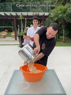 A post by @lucasranngel on TikTok caption: A trend perfeita pra fazer no almoço de domingo em família 😂❤️