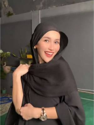 A post by @ayutingting on TikTok caption: Yala halass 💃🖤💋🤗 @Assyifa Nur'aini @momayting @Keysara Jasmine @nurulragilrustami @alyansyar @eva81 